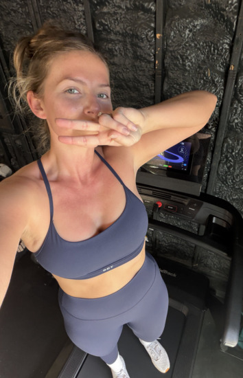 View photos in new tab