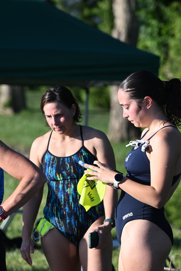 View 800m Pre-Race and Start in new tab