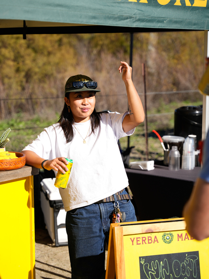 View Vendors and Support in new tab