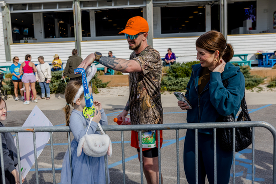 View Candids in new tab