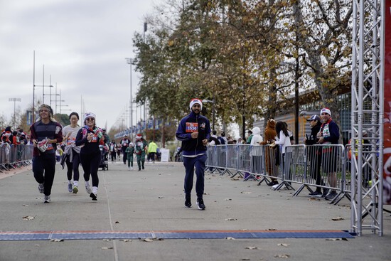 View 5K Finish Line 2 in new tab