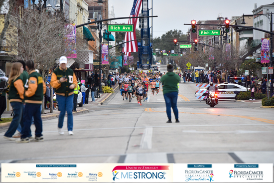 View Mile 1 - Runners on Course in new tab