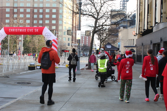 View 2025 THE CHRISTMAS EVE 5K (just4Running) in new tab