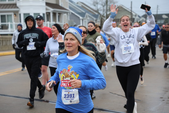 View 5 MILE ON COURSE PHOTOS.... in new tab