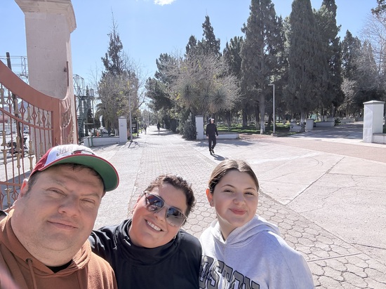 View photos in new tab