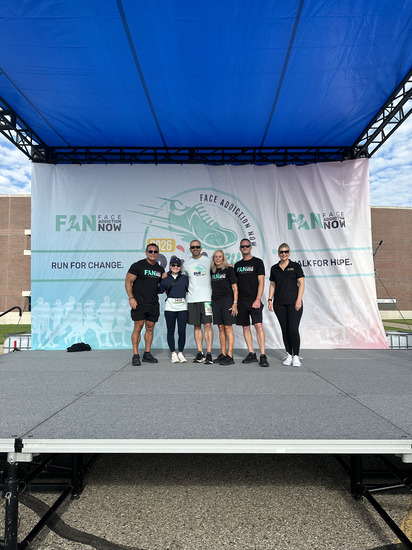View Group photos on stage in new tab