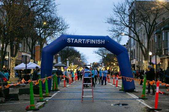 View RACE DAY PHOTOS - LAUREN APRIL in new tab