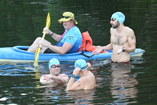 View 800m Pre-Race and Start in new tab