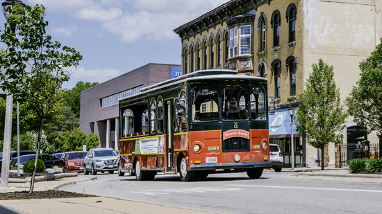 View 2024 Spring Wine Walk Photos in new tab