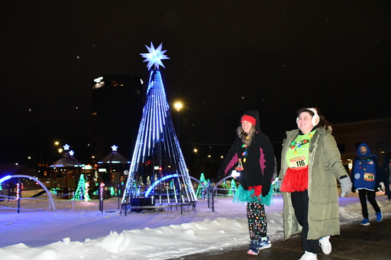 View Tinsel Toes 2025 Run Photos in new tab