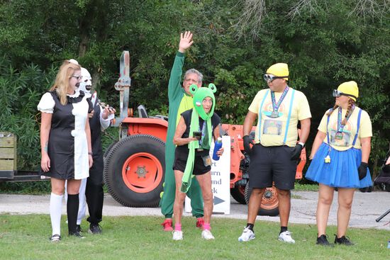 View Costume Contest in new tab