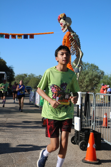 View 2025 Día de los Muertos Run: 38 and up in new tab