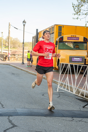 View Andrew Wilds Finish Line in new tab