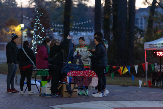 View Ugly Sweater 5k Photos in new tab