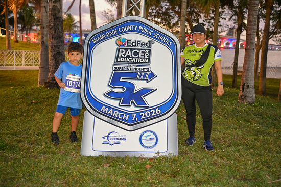 View Pre-Race Candids in new tab