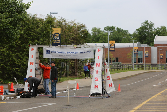 View 5k Finish Line by Viv's Veggies in new tab