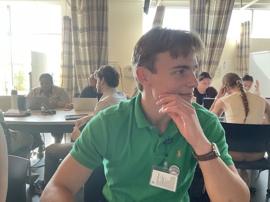 View photos in new tab