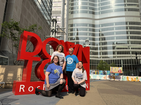 View photos in new tab